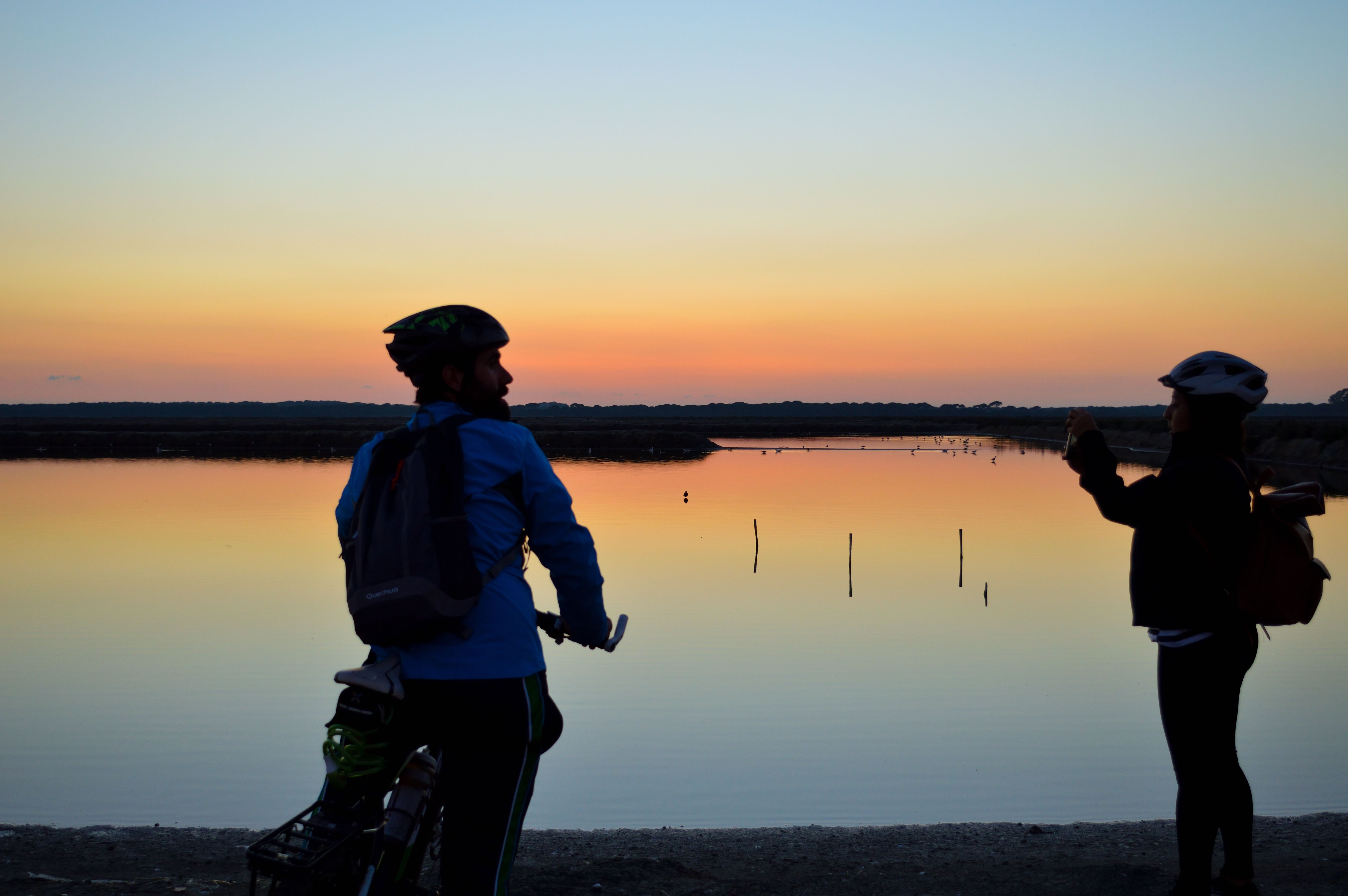 Puesta de sol durante la ruta en bicicleta en Doñana