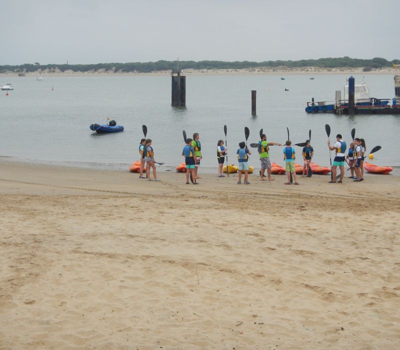 Curso de iniciacion de kayak y sup para esolares